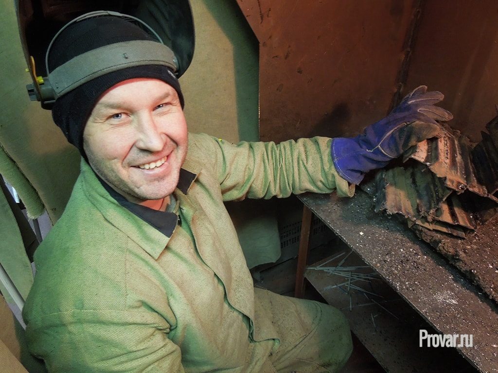 сварщик улыбается