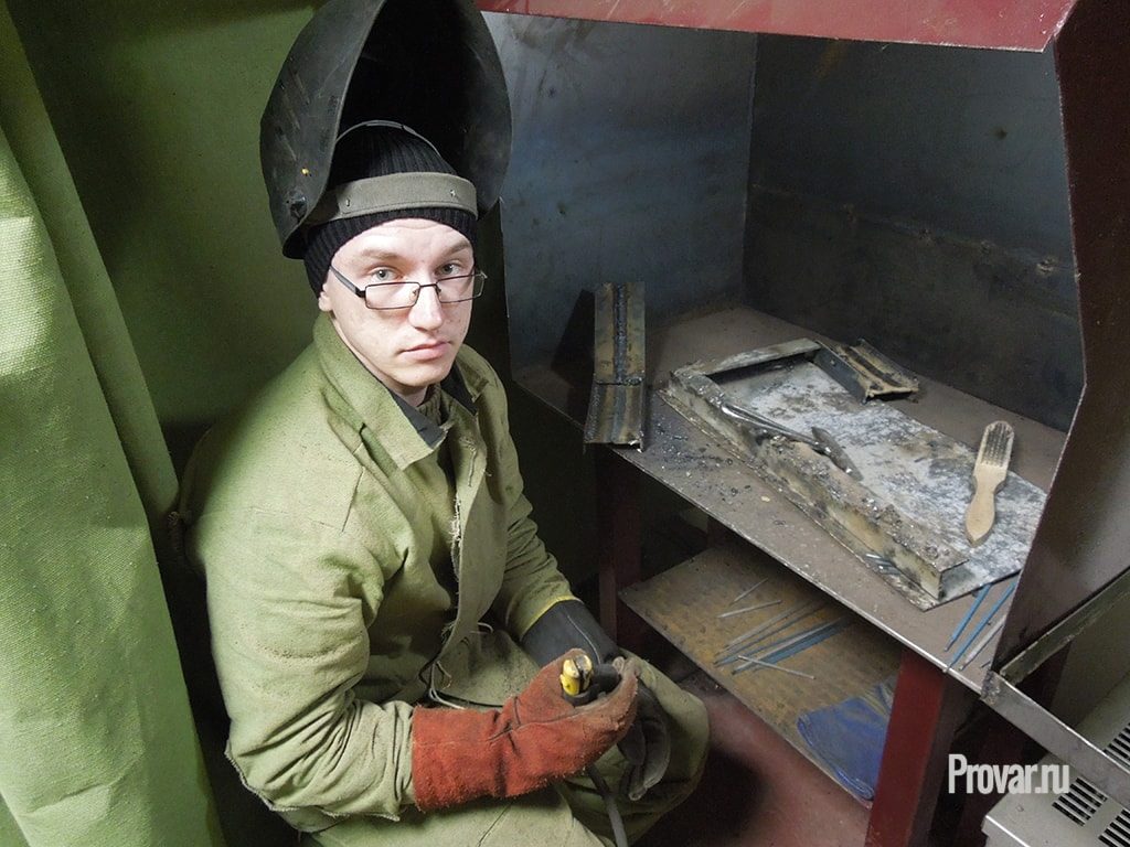сварщик в очках