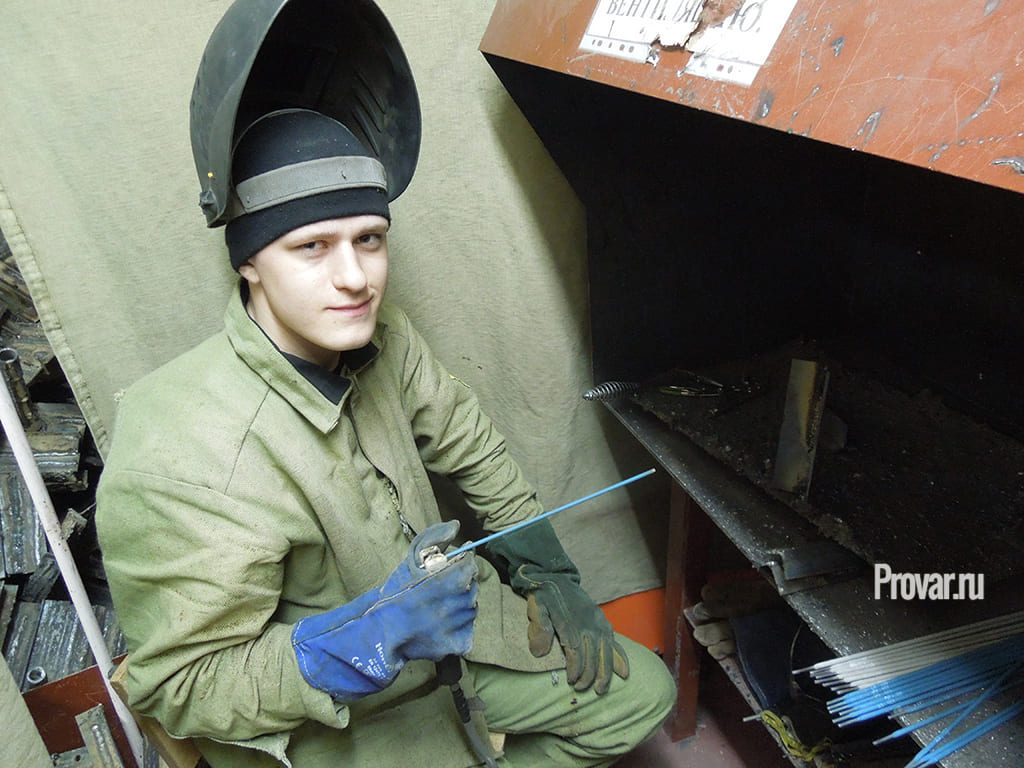 сварщик улыбается
