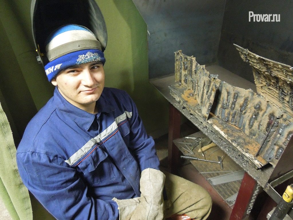 сварщик улыбается