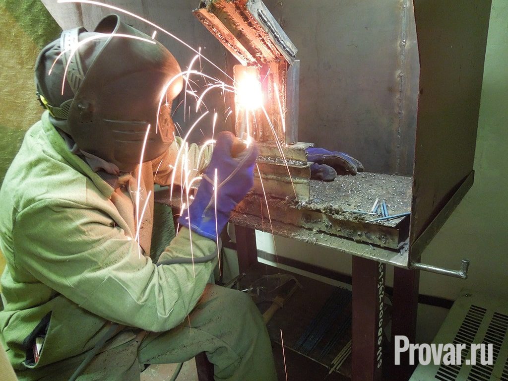 искры от сварки